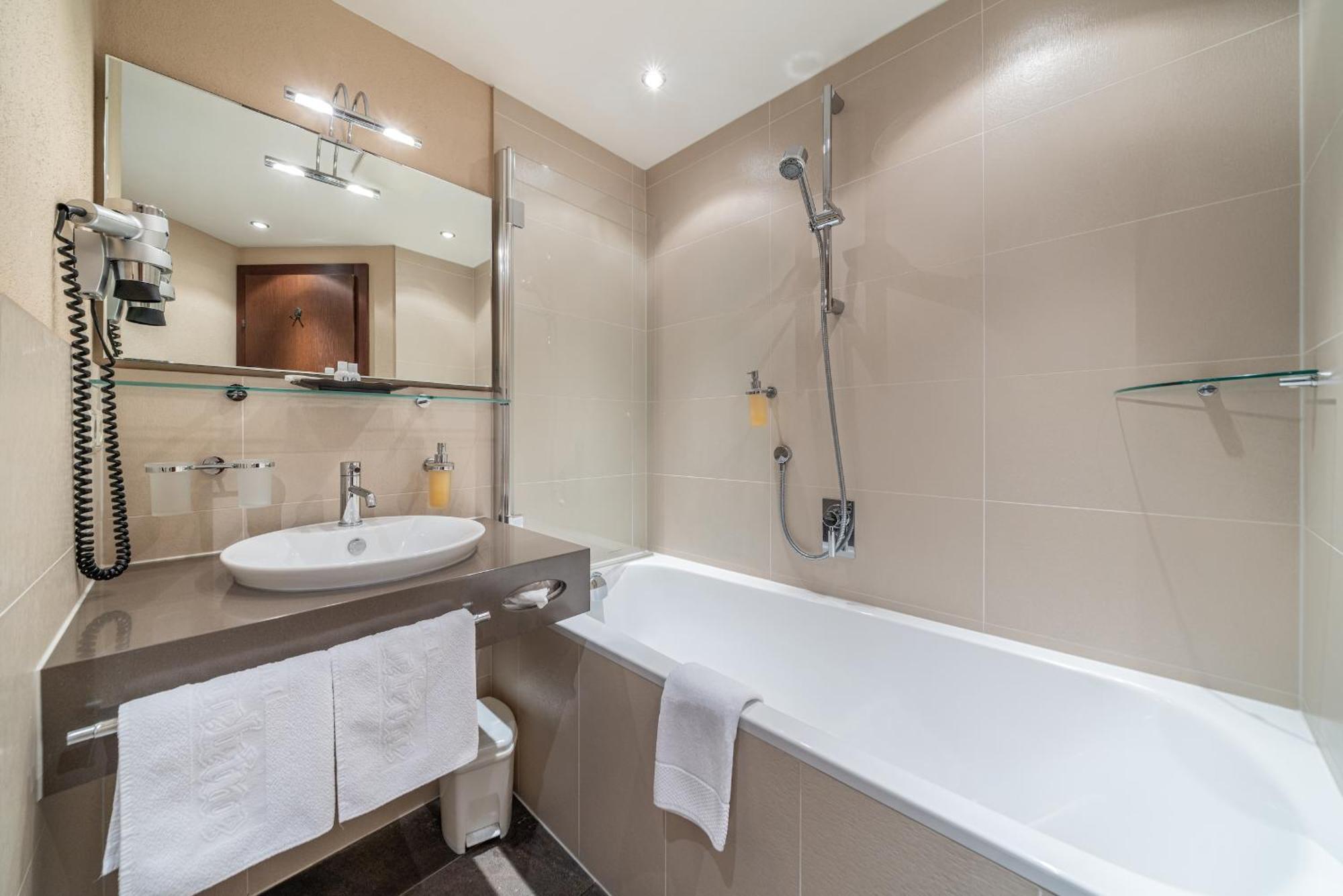 Hotel Madeleine Обергургл Екстериор снимка